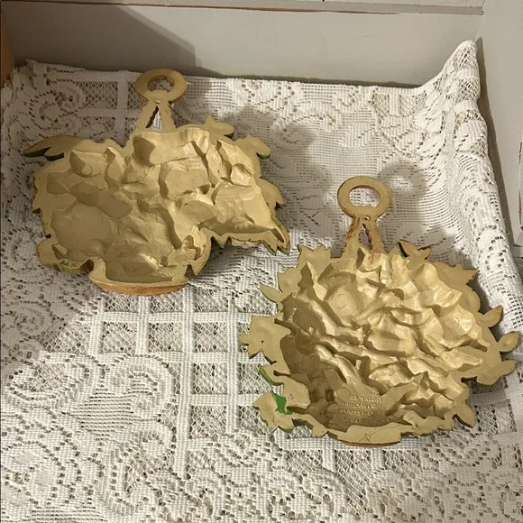 Vintage Syroco Floral Basket Wall Hangings - Picture 2 of 3